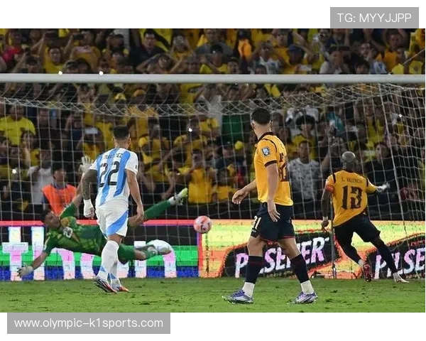 足球明星罚失点球瞬间引发热议 赛场上意外失手成焦点